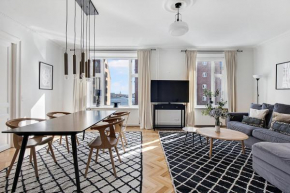 3-bedroom apartment close to Nyhavn and Queen's Palace Amalienborg